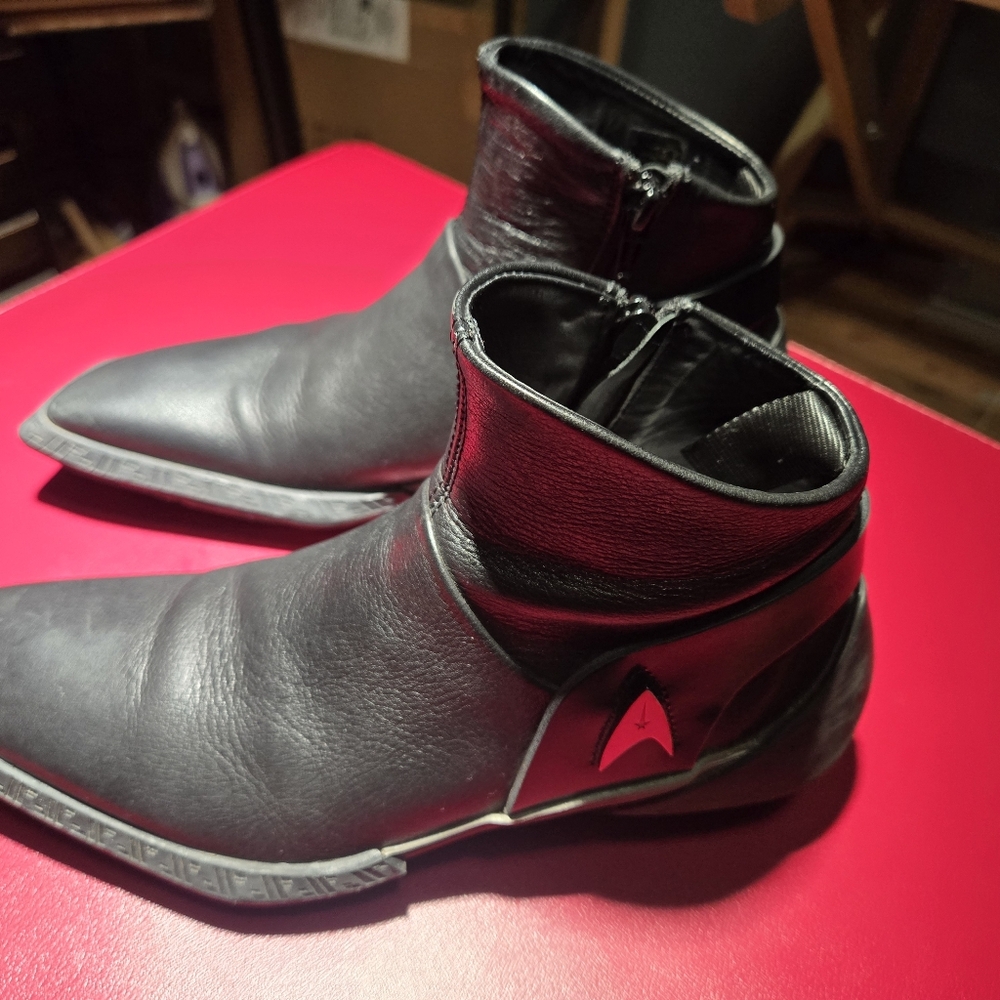 Fluevog x Star Trek: Strange New Worlds™ Cadet boots 6.5 - Picture 5 of 7